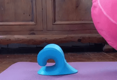 Back view of posture support pillow aligned under user’s neck for daily use